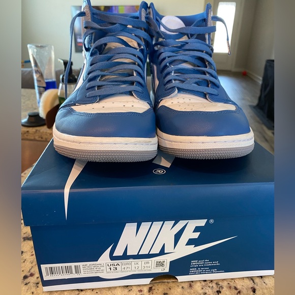 Retro Air Jordan 1 - Picture 2 of 5